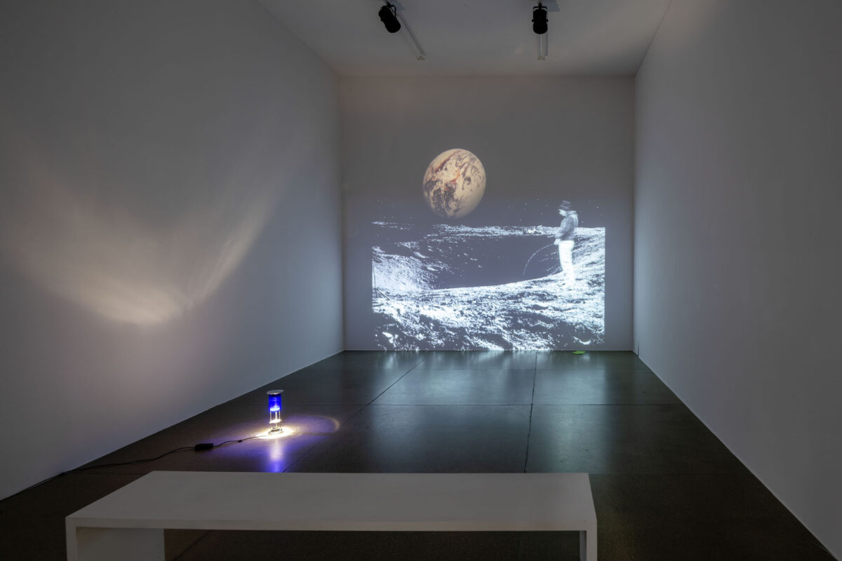 Ausstellungsansicht mit verschiedenen Werken im Aargauer Kunsthaus