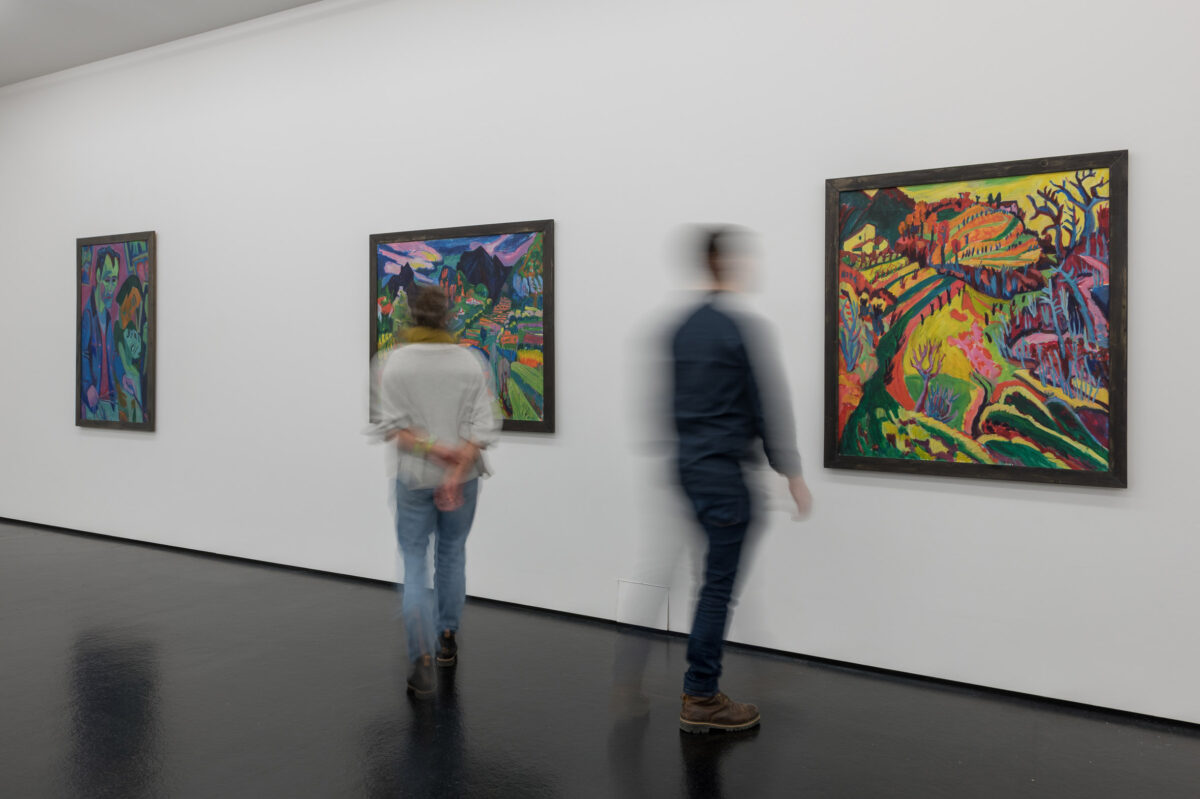 Ausstellungsansicht mit verschiedenen Werken im Aargauer Kunsthaus