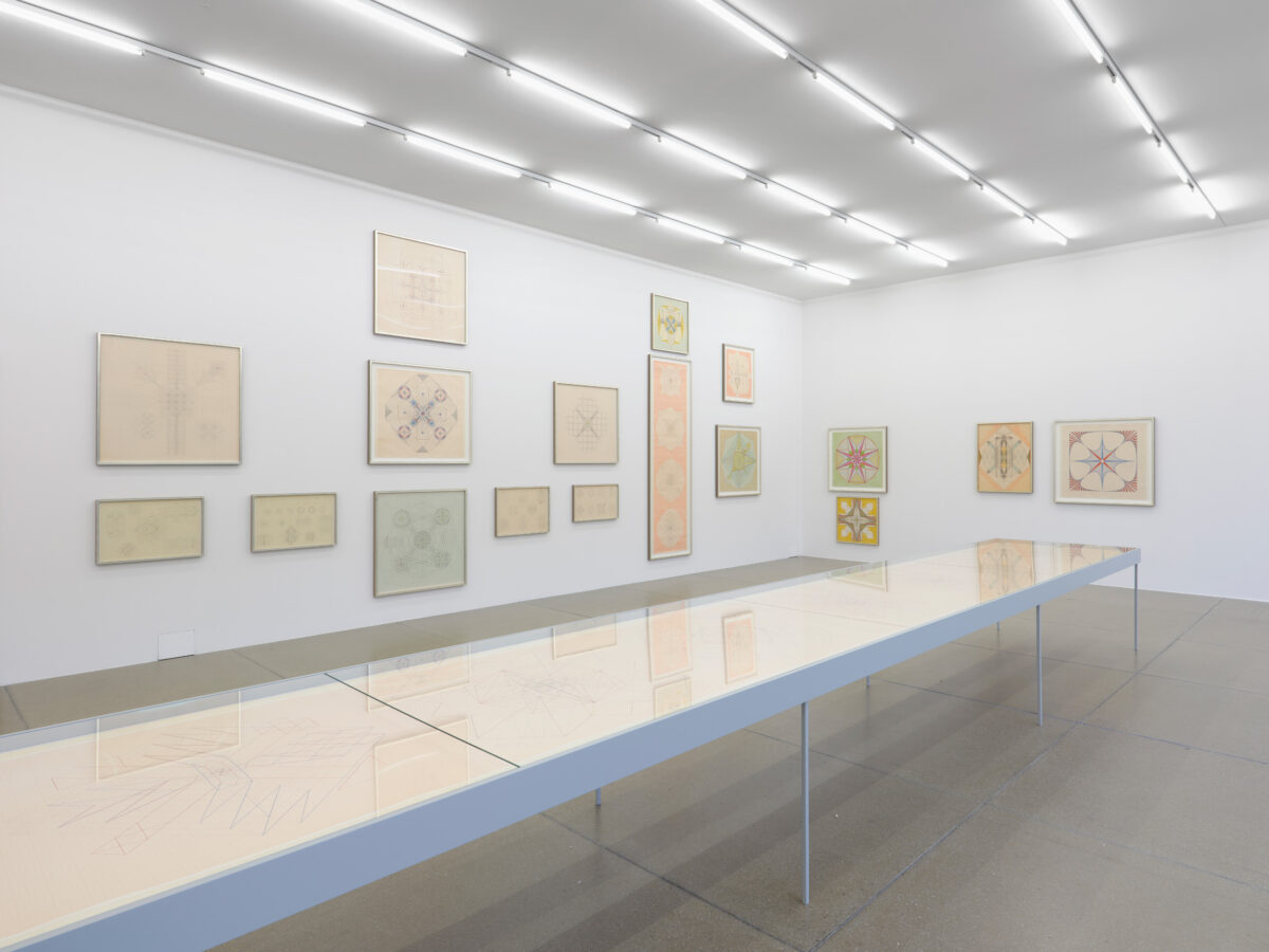 Ausstellungsansicht mit verschiedenen Werken im Aargauer Kunsthaus