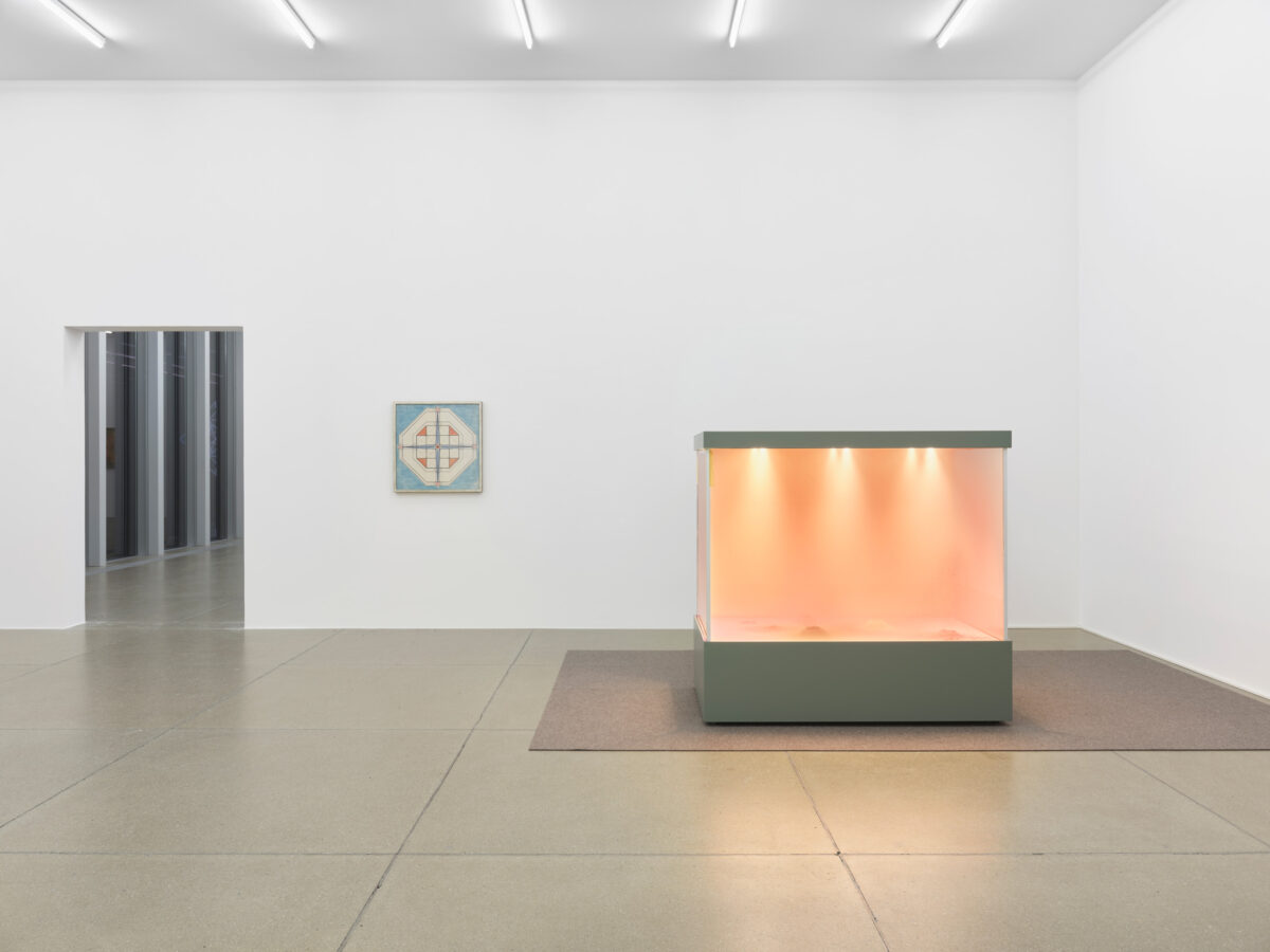 Ausstellungsansicht mit verschiedenen Werken im Aargauer Kunsthaus