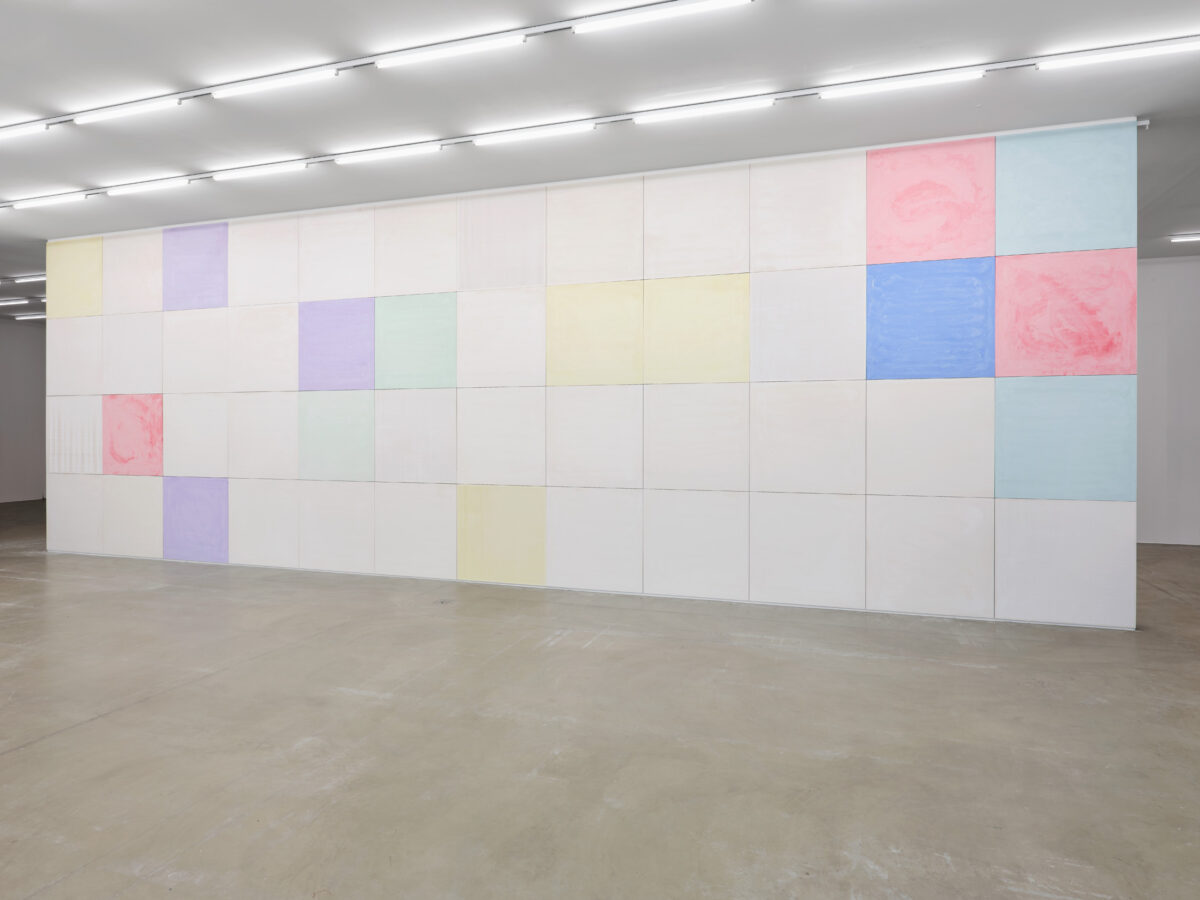 Ausstellungsansicht mit verschiedenen Werken im Aargauer Kunsthaus