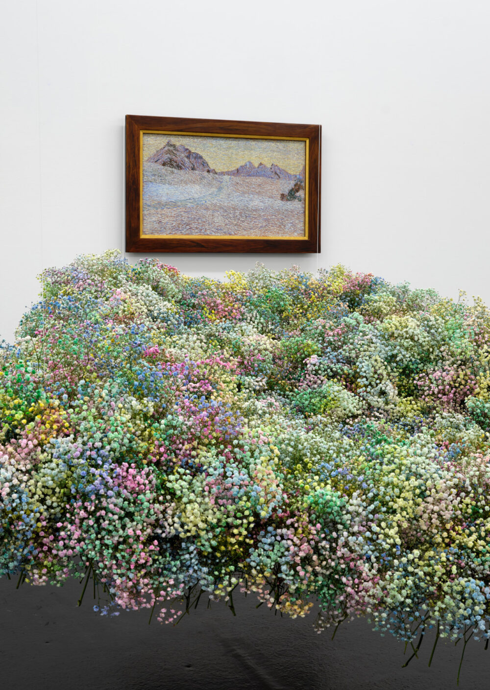 Ausstellungsansicht mit verschiedenen Gemälden im Aargauer Kunsthaus