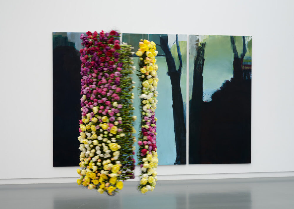 Ausstellungsansicht mit verschiedenen Gemälden im Aargauer Kunsthaus