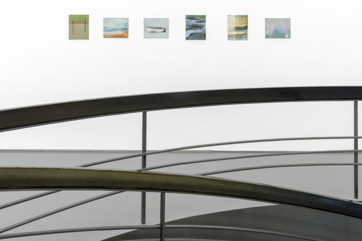 Ausstellungsansicht mit verschiedenen Werken im Aargauer Kunsthaus