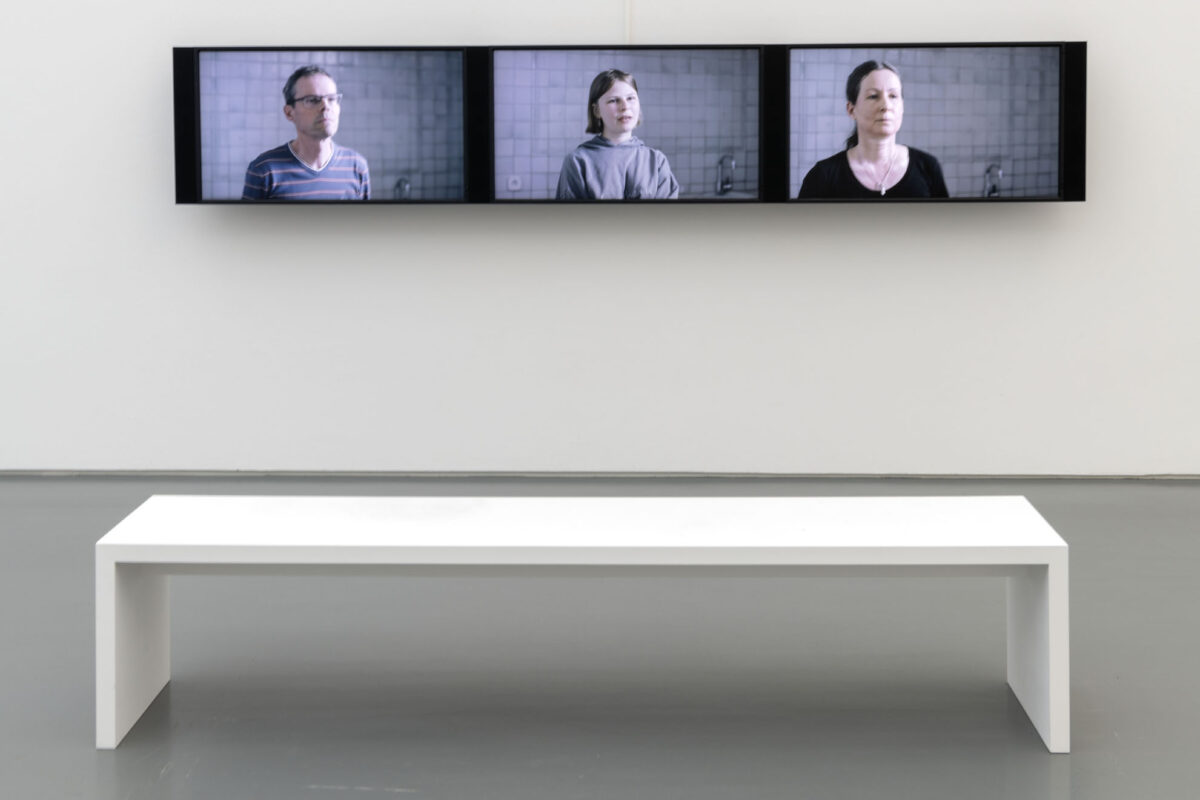 Ausstellungsansicht mit verschiedenen Werken im Aargauer Kunsthaus