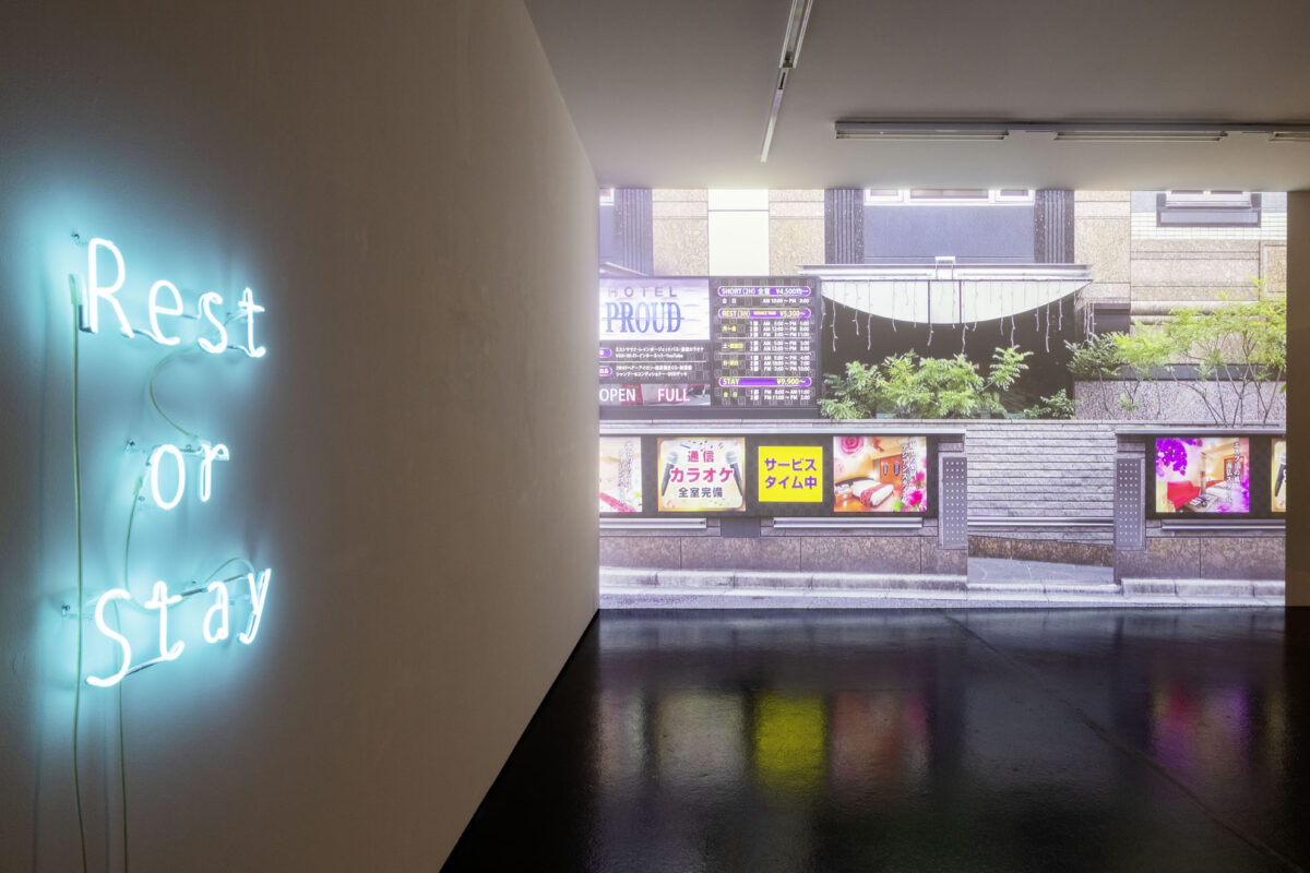 Ausstellungsansicht mit verschiedenen Werken im Aargauer Kunsthaus