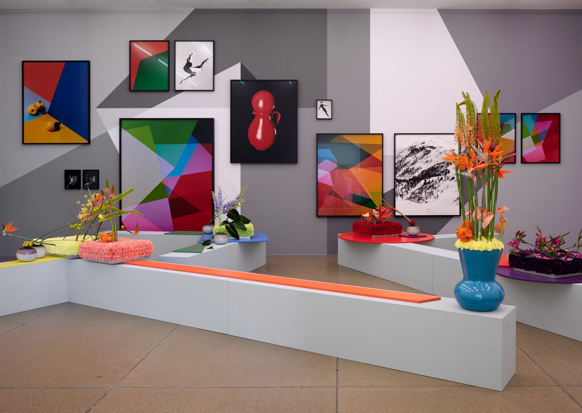 Ausstellungsansicht mit verschiedenen Gemälden im Aargauer Kunsthaus