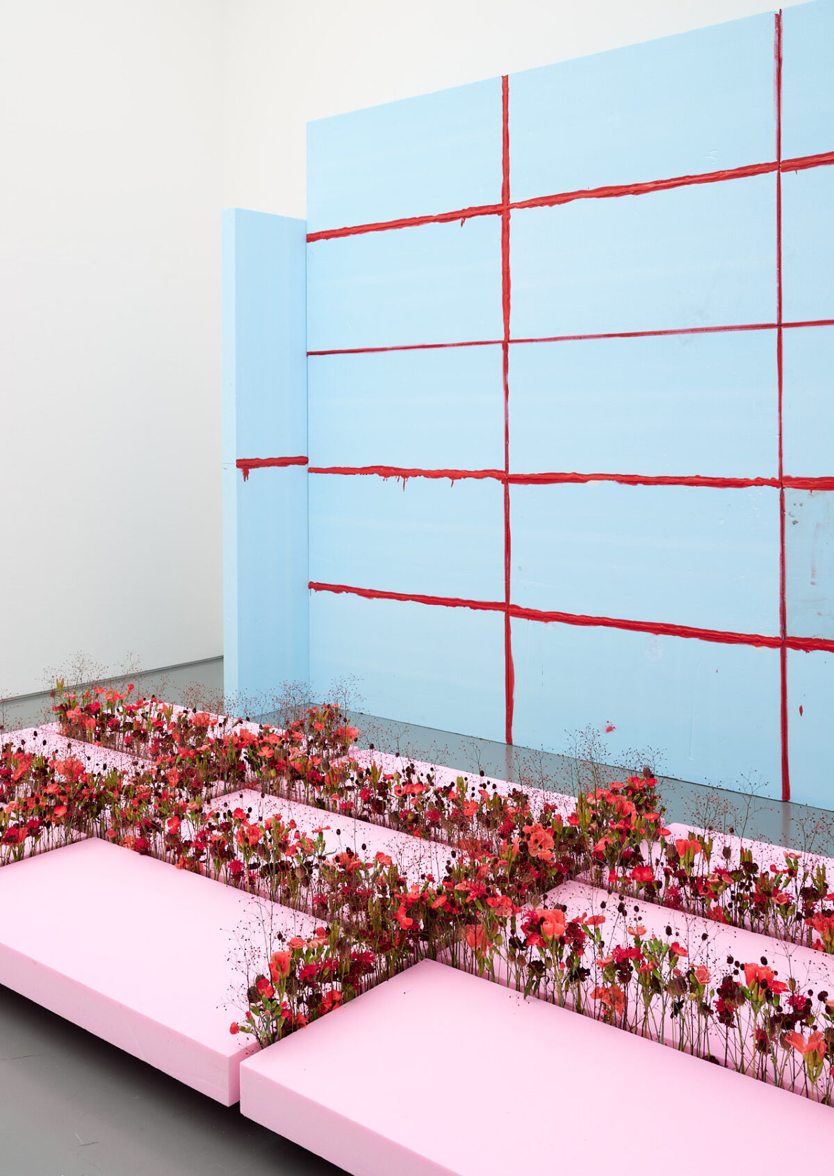 Ausstellungsansicht mit verschiedenen Gemälden im Aargauer Kunsthaus