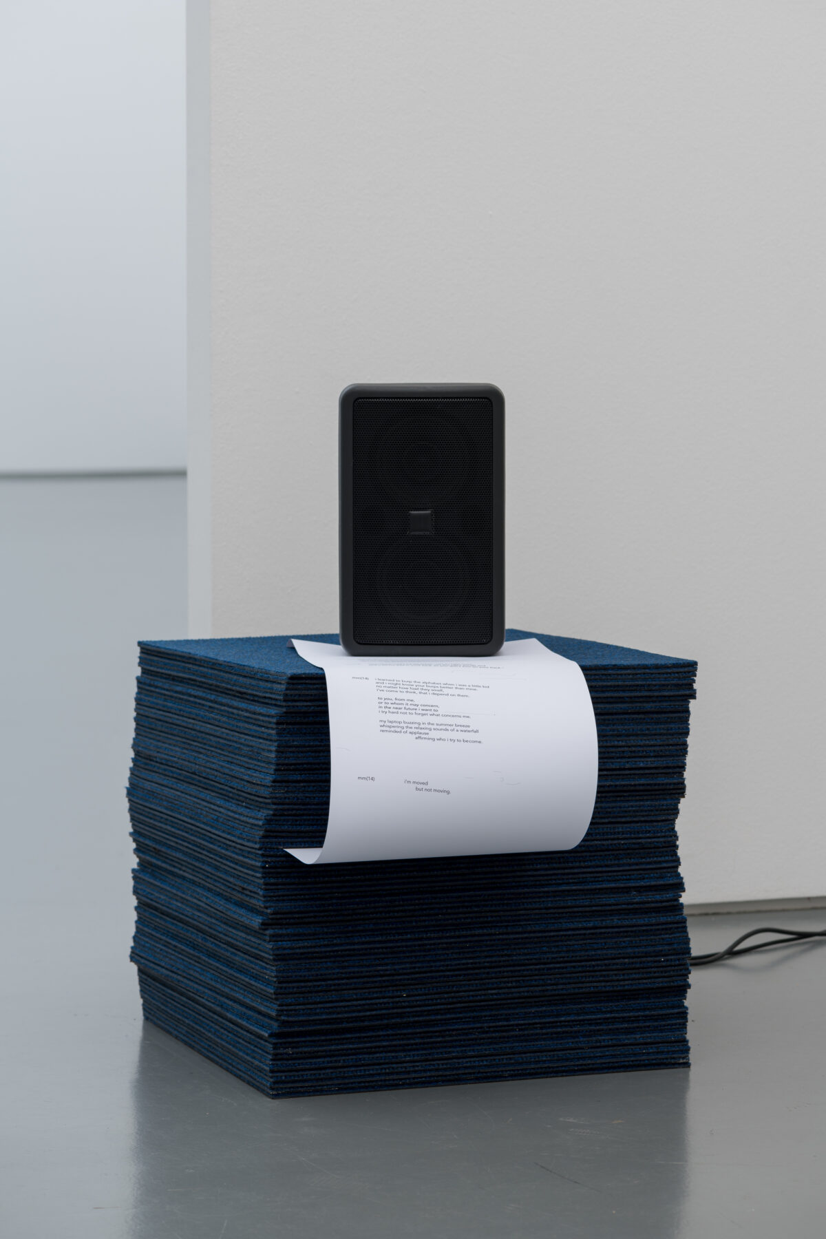 Ausstellungsansicht mit verschiedenen Werken im Aargauer Kunsthaus