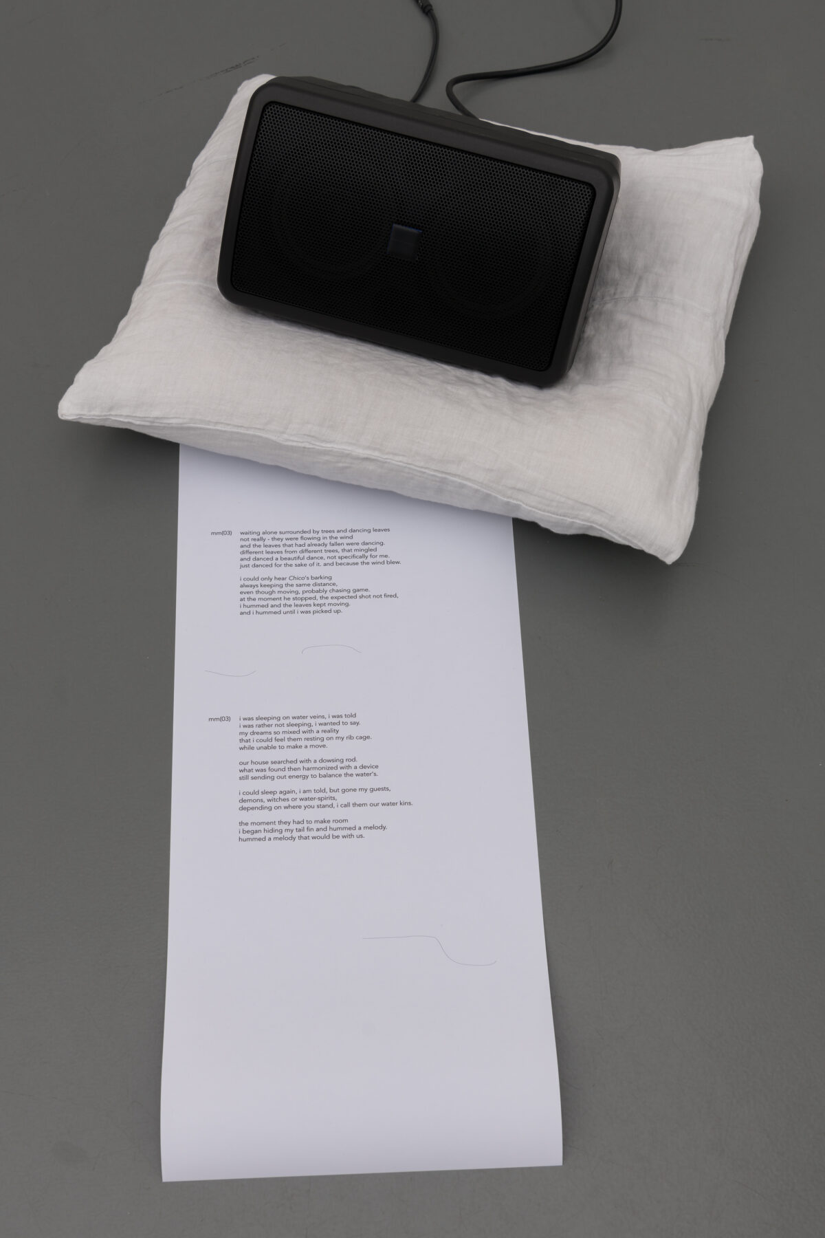 Ausstellungsansicht mit verschiedenen Werken im Aargauer Kunsthaus