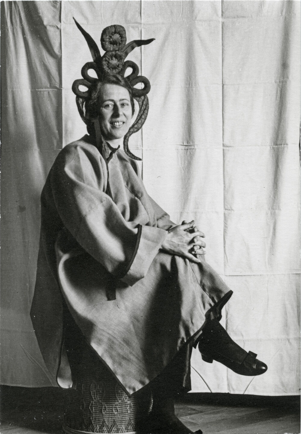 Foto einer kostümierten Frau