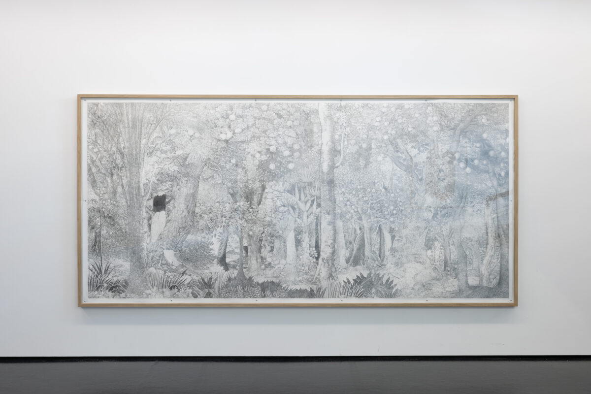 Ausstellungsansicht mit verschiedenen Gemälden im Aargauer Kunsthaus