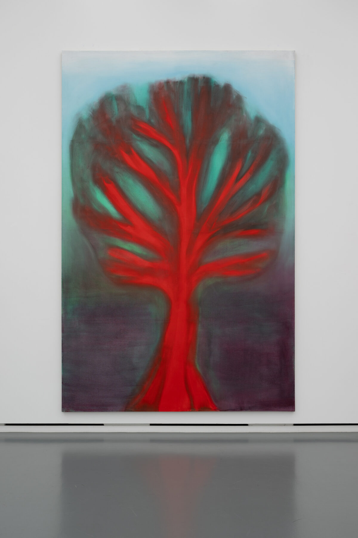 Ausstellungsansicht mit verschiedenen Gemälden im Aargauer Kunsthaus