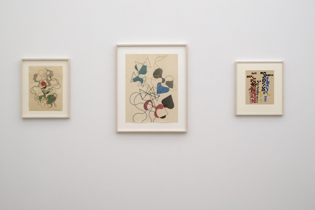 Ausstellungsansicht mit verschiedenen Gemälden im Aargauer Kunsthaus