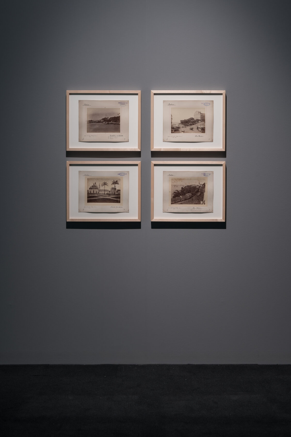 Ausstellungsansicht mit verschiedenen Werken im Aargauer Kunsthaus