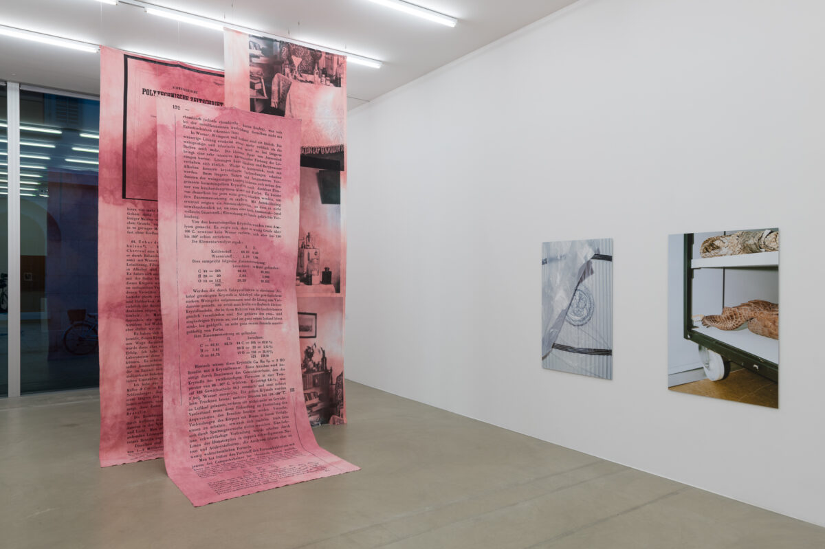 Ausstellungsansicht mit verschiedenen Werken im Aargauer Kunsthaus