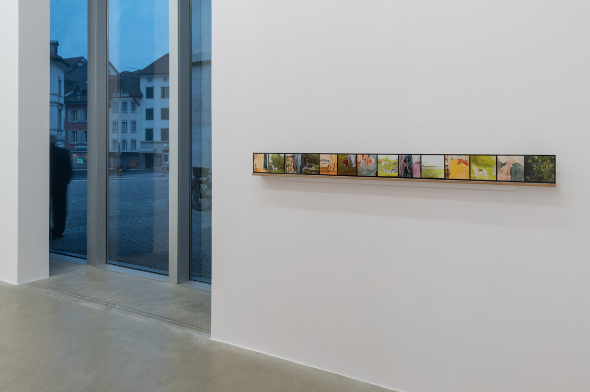 Ausstellungsansicht mit verschiedenen Werken im Aargauer Kunsthaus