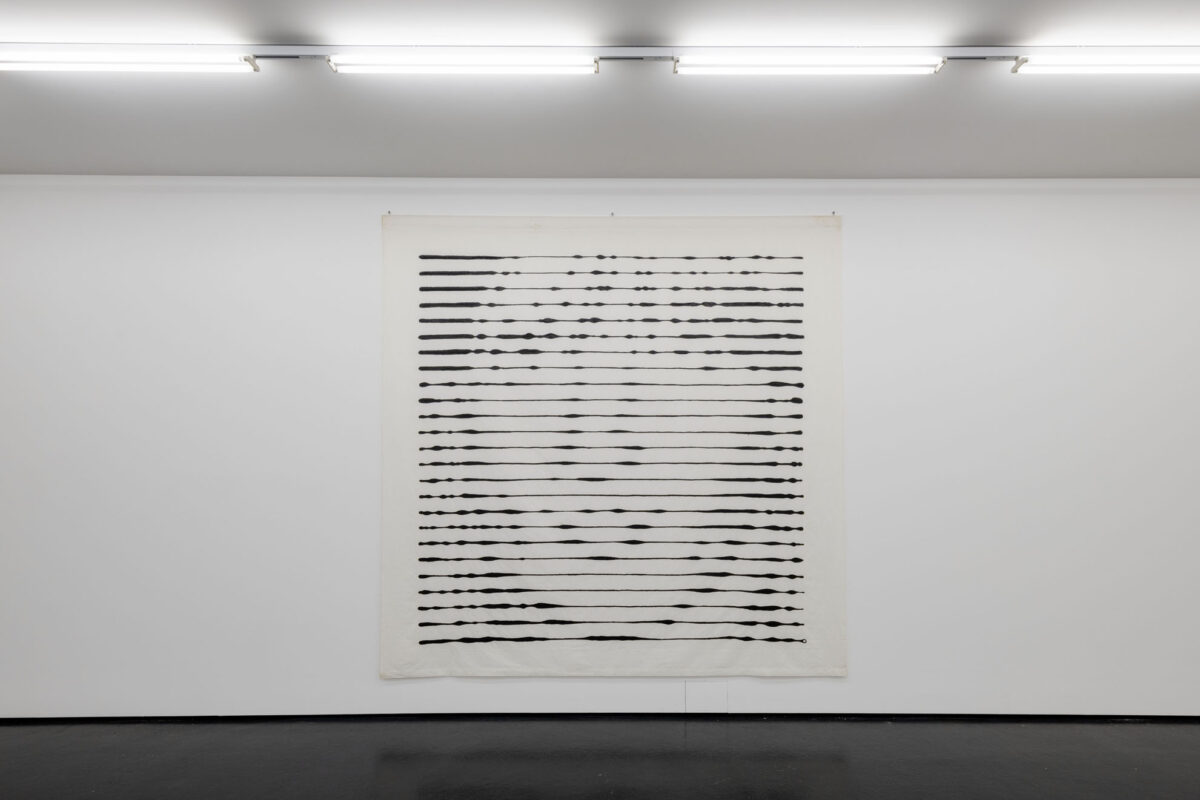 Ausstellungsansicht mit verschiedenen Gemälden im Aargauer Kunsthaus