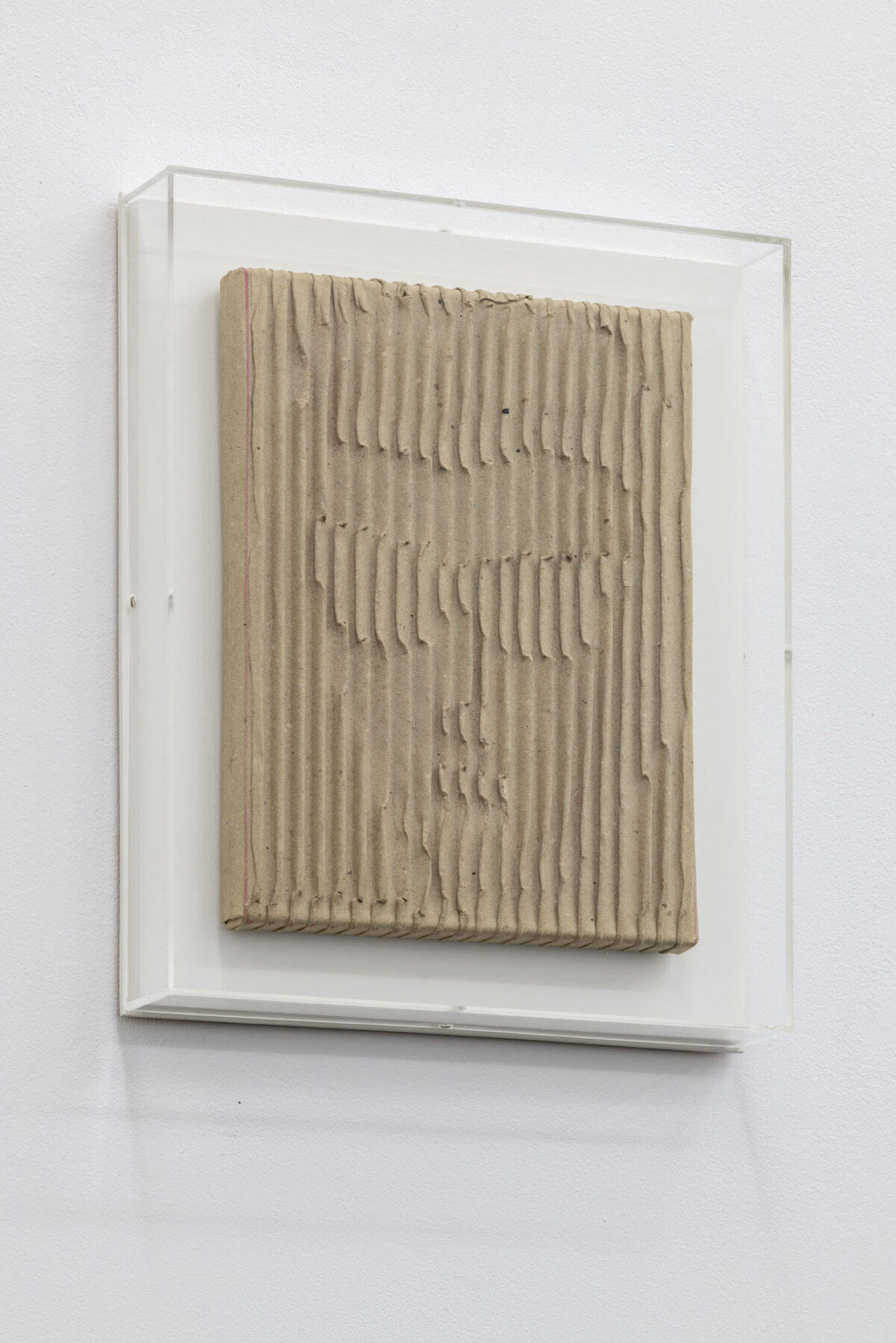 Ausstellungsansicht mit verschiedenen Gemälden im Aargauer Kunsthaus