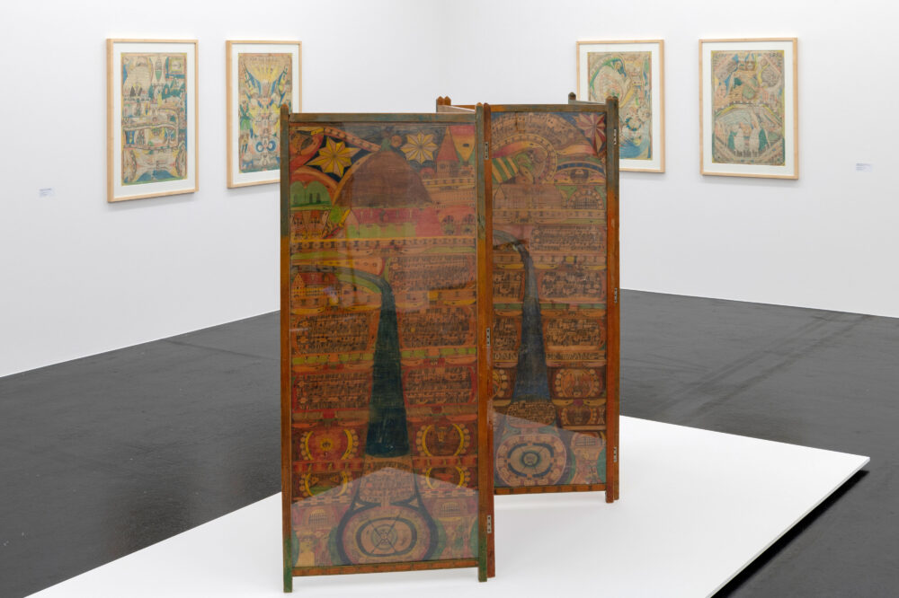 Ausstellungsansicht mit verschiedenen Werken im Aargauer Kunsthaus