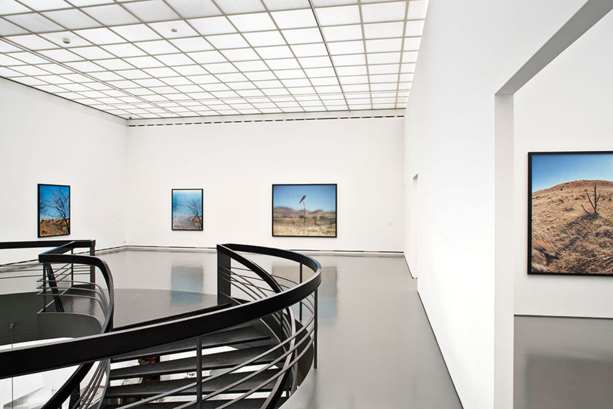 Installationsansicht von Kunstwerken im Aargauer Kunsthaus