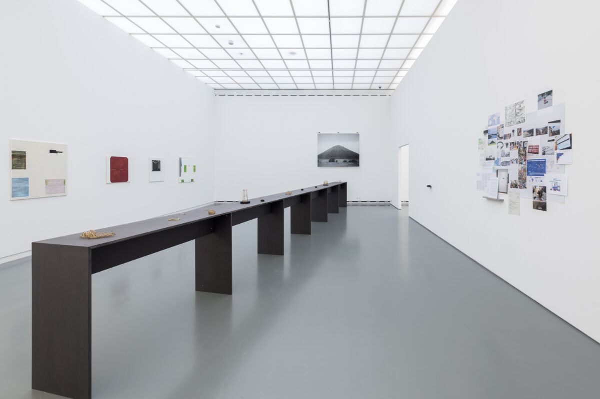 Installationsansicht von Kunstwerken im Aargauer Kunsthaus