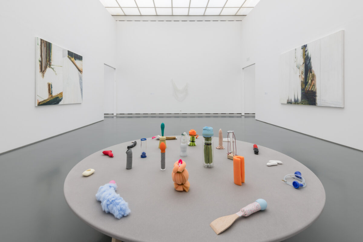 Installationsansicht von Kunstwerken im Aargauer Kunsthaus