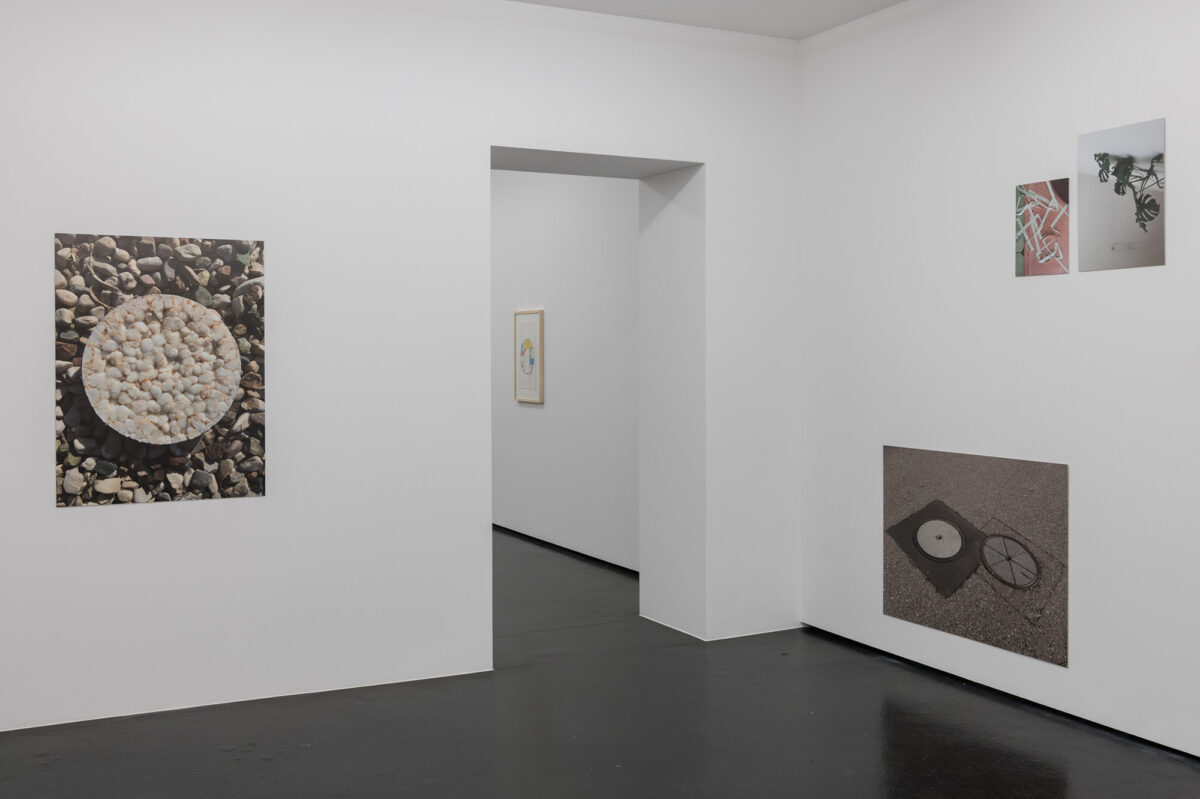 Installationsansicht von Kunstwerken im Aargauer Kunsthaus