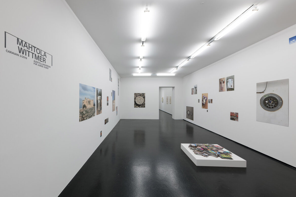 Installationsansicht von Kunstwerken im Aargauer Kunsthaus