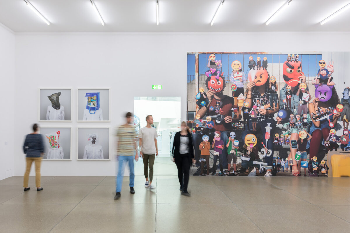 Installationsansicht von Kunstwerken im Aargauer Kunsthaus