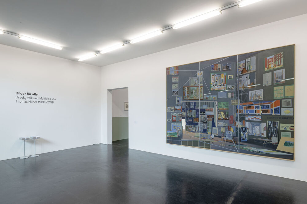 Installationsansicht von verschiedenen Kunstwerken im Aargauer Kunsthaus