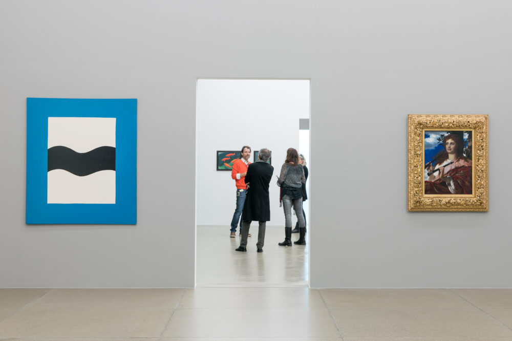 Ausstellungsansicht mit verschiedenen Werken im Aargauer Kunsthaus