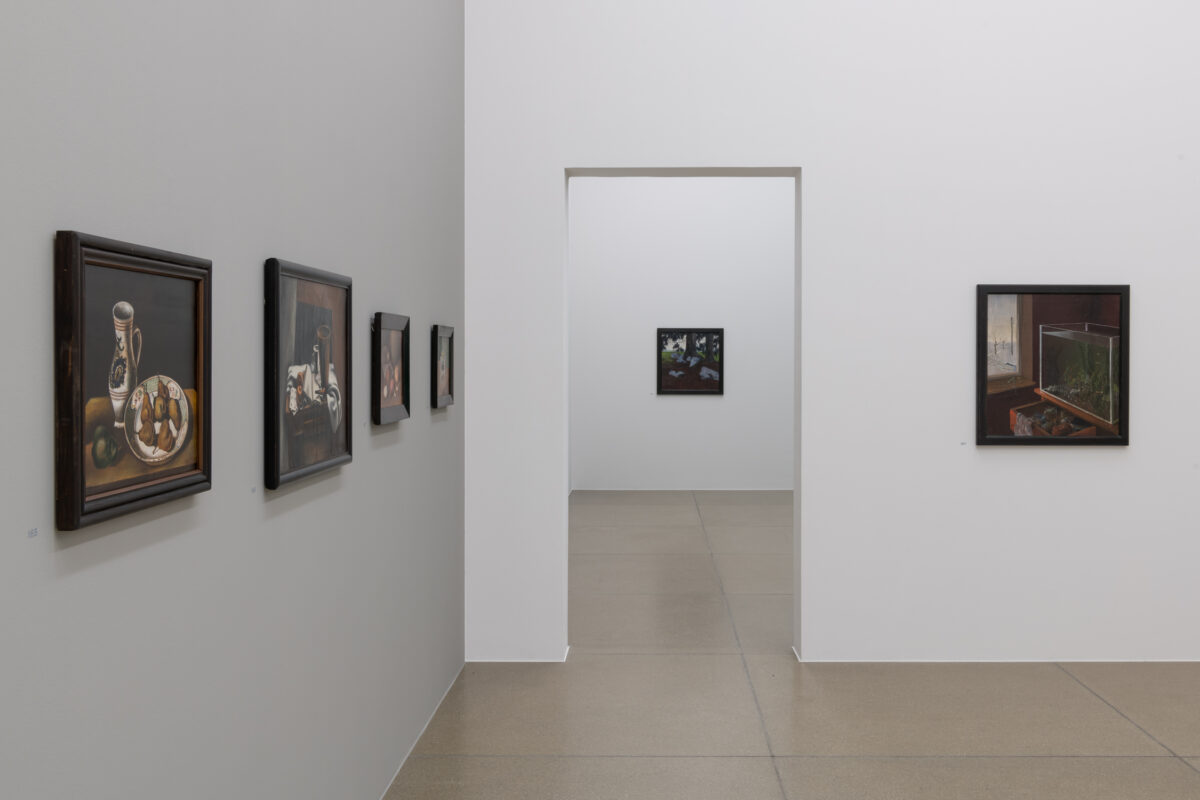 Ausstellungsansicht mit verschiedenen Werken im Aargauer Kunsthaus