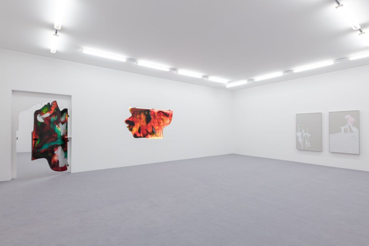 Installationsansicht von verschiedenen Kunstwerken im Aargauer Kunsthaus