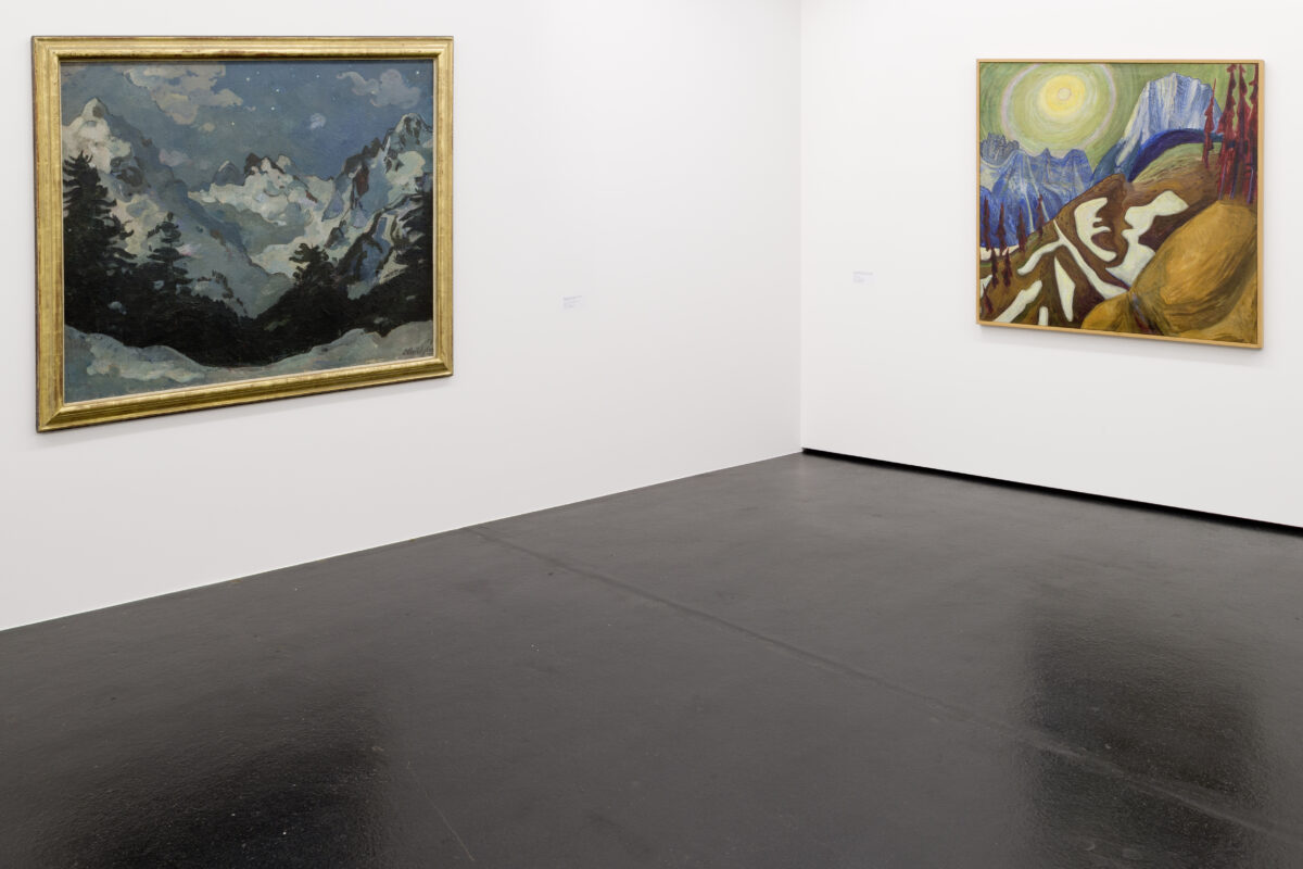 Ausstellungsansicht mit verschiedenen Kunstwerken im Aargauer Kunsthaus