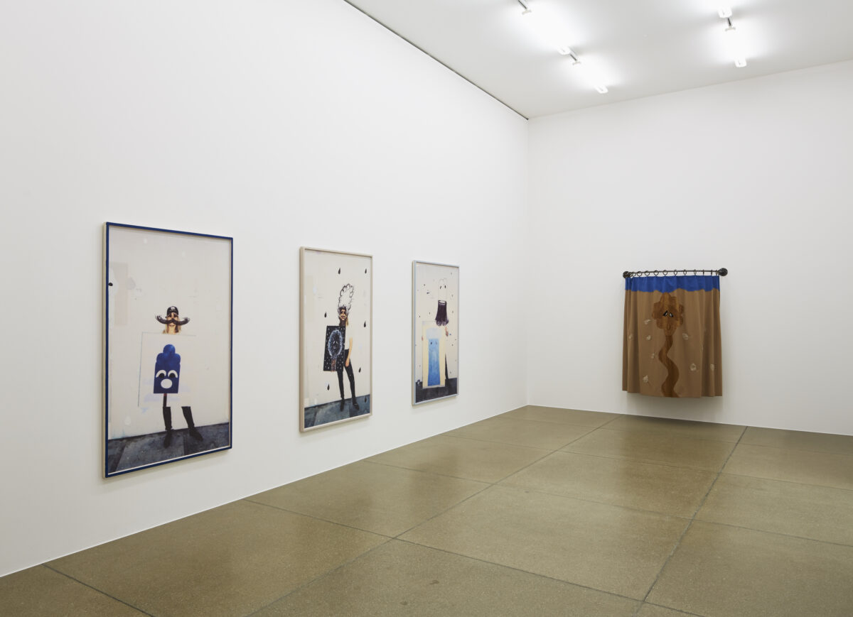 Ausstellungsansicht mit verschiedenen Kunstwerken im Aargauer Kunsthaus