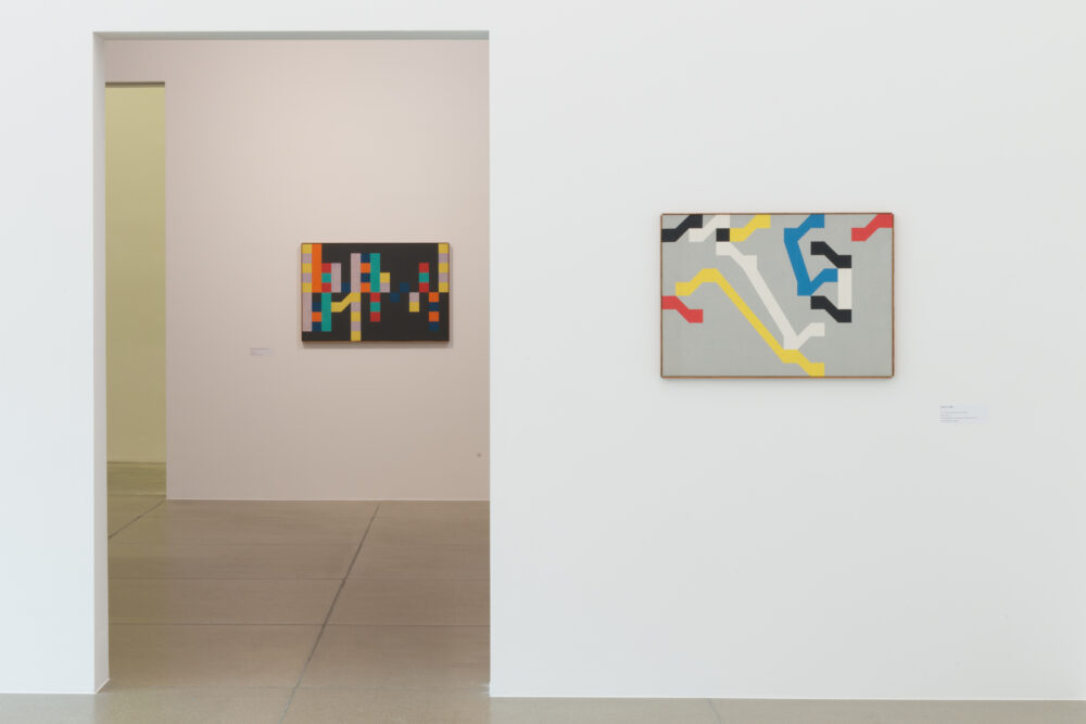 Ausstellungsansicht mit verschiedenen Kunstwerken im Aargauer Kunsthaus