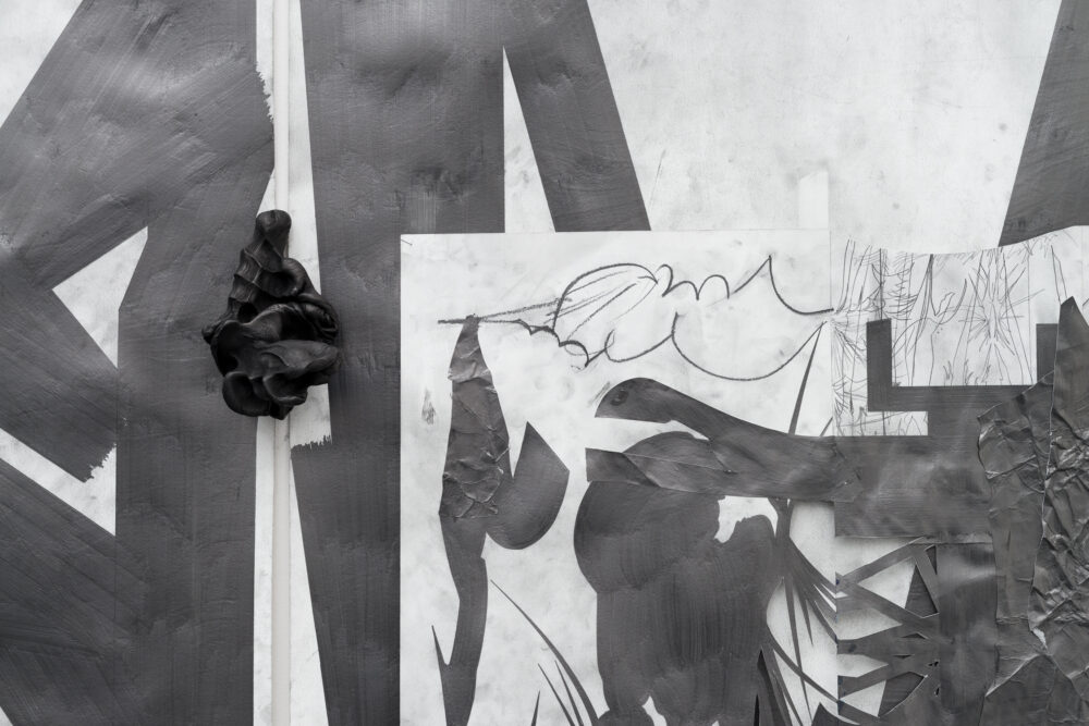 Ausstellungsansicht mit verschiedenen Kunstwerken im Aargauer Kunsthaus