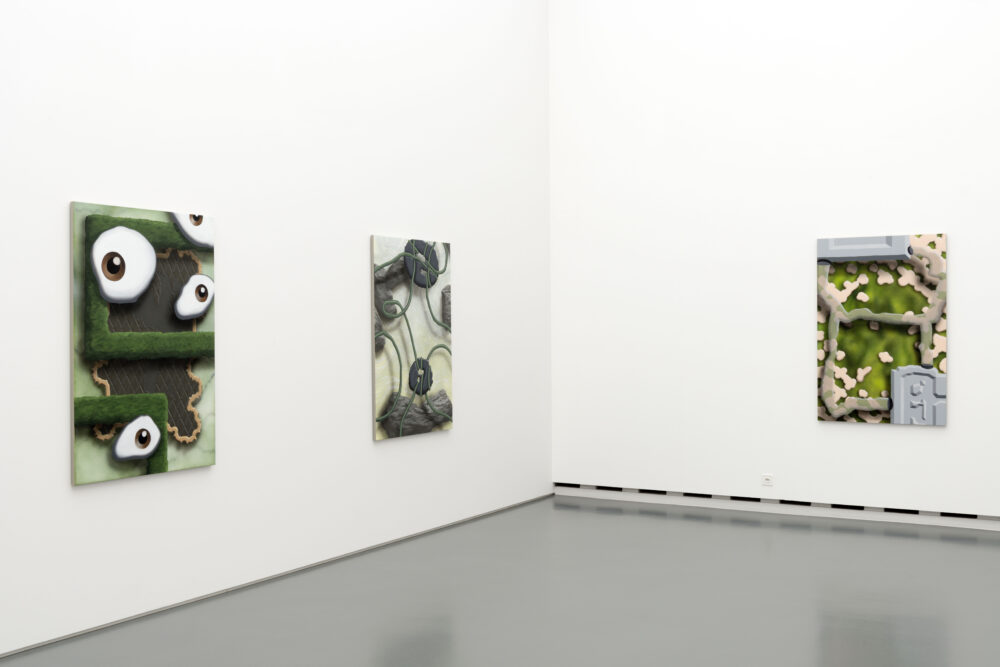 Ausstellungsansicht mit verschiedenen Kunstwerken im Aargauer Kunsthaus