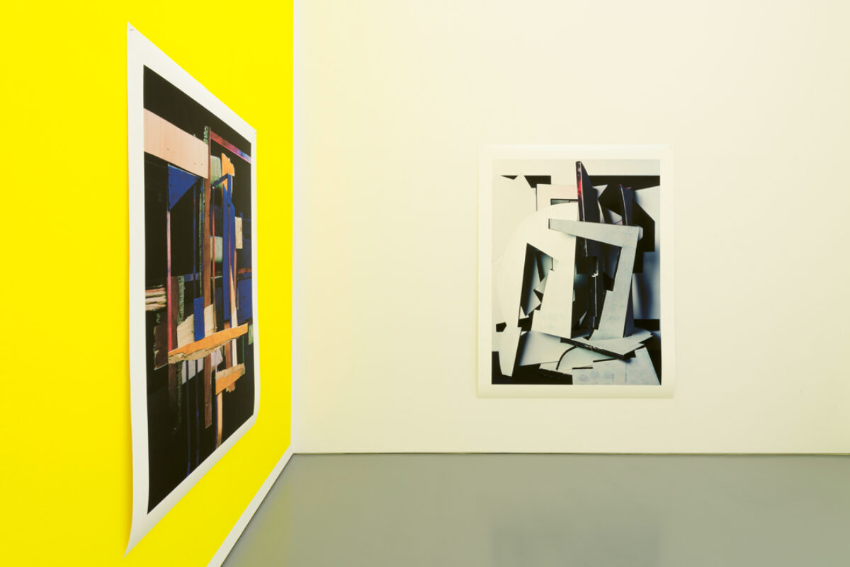 Ausstellungsansicht mit verschiedenen Kunstwerken im Aargauer Kunsthaus