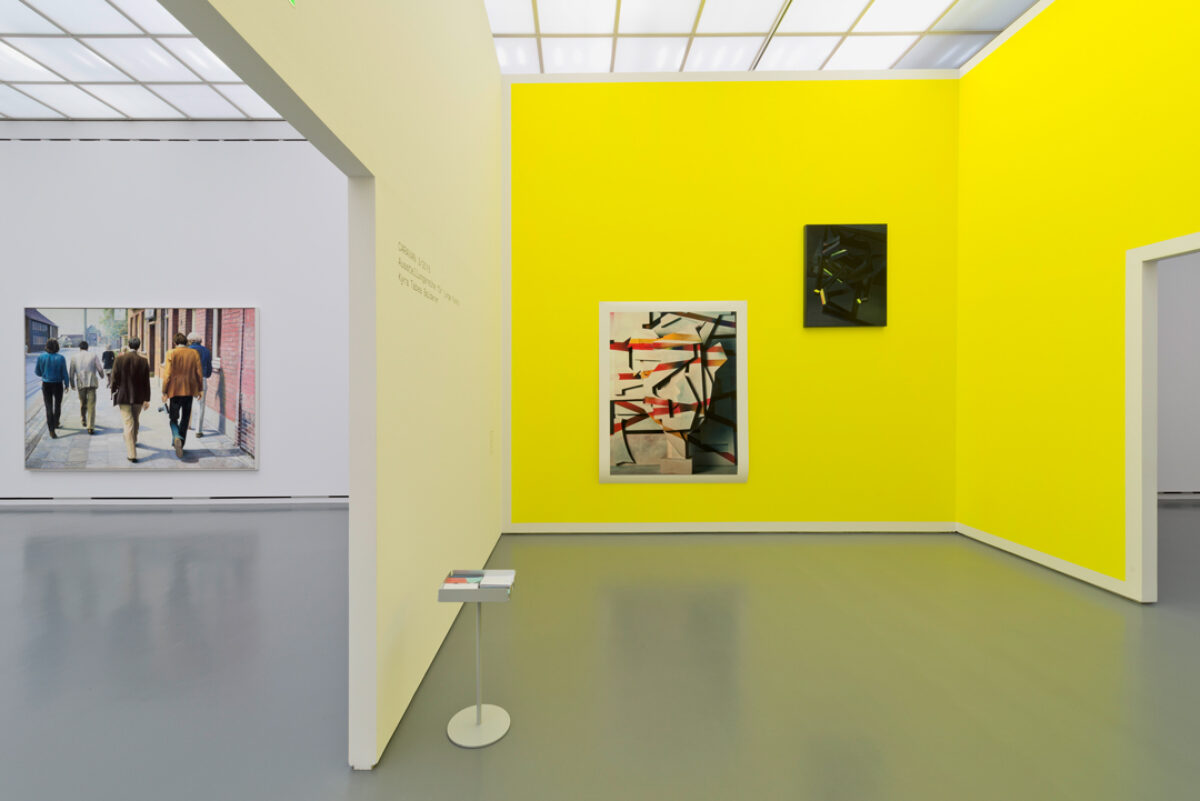 Ausstellungsansicht mit verschiedenen Kunstwerken im Aargauer Kunsthaus