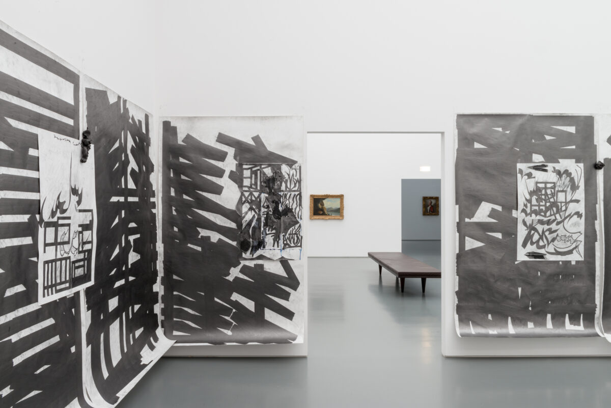 Ausstellungsansicht mit verschiedenen Kunstwerken im Aargauer Kunsthaus