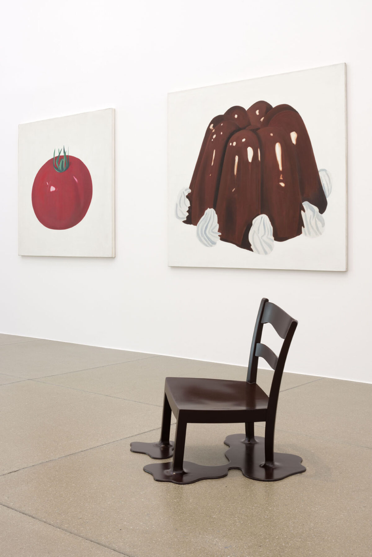 Ausstellungsansicht mit verschiedenen Kunstwerken im Aargauer Kunsthaus