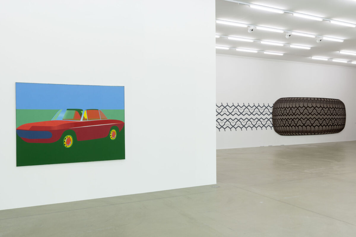 Ausstellungsansicht mit verschiedenen Kunstwerken im Aargauer Kunsthaus