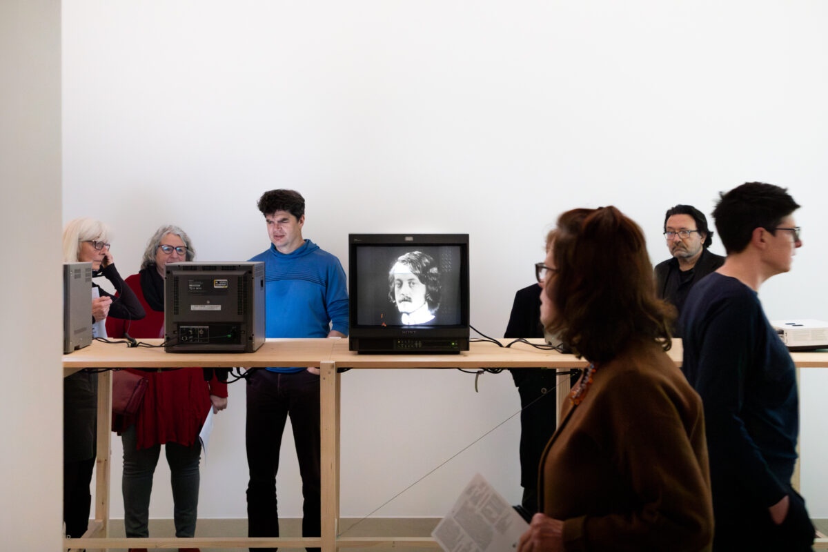 Ausstellungsansicht von verschiedenen Kunstwerken im Aargauer Kunsthaus.