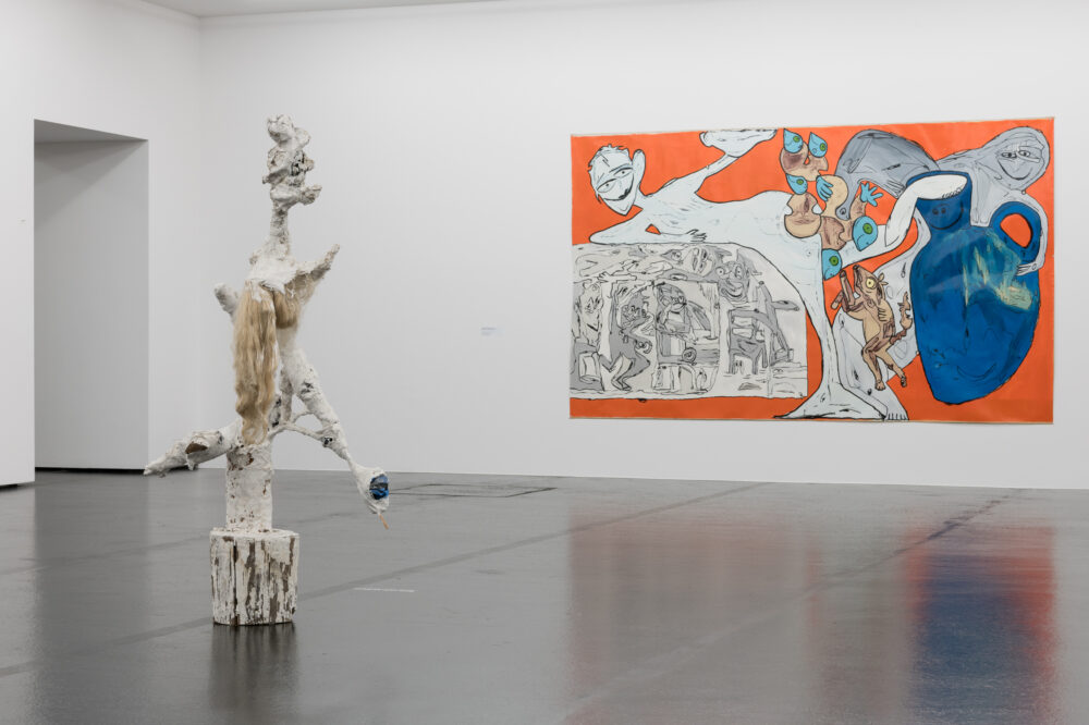 Ausstellungsansicht mit verschiedenen Kunstwerken im Aargauer Kunsthaus