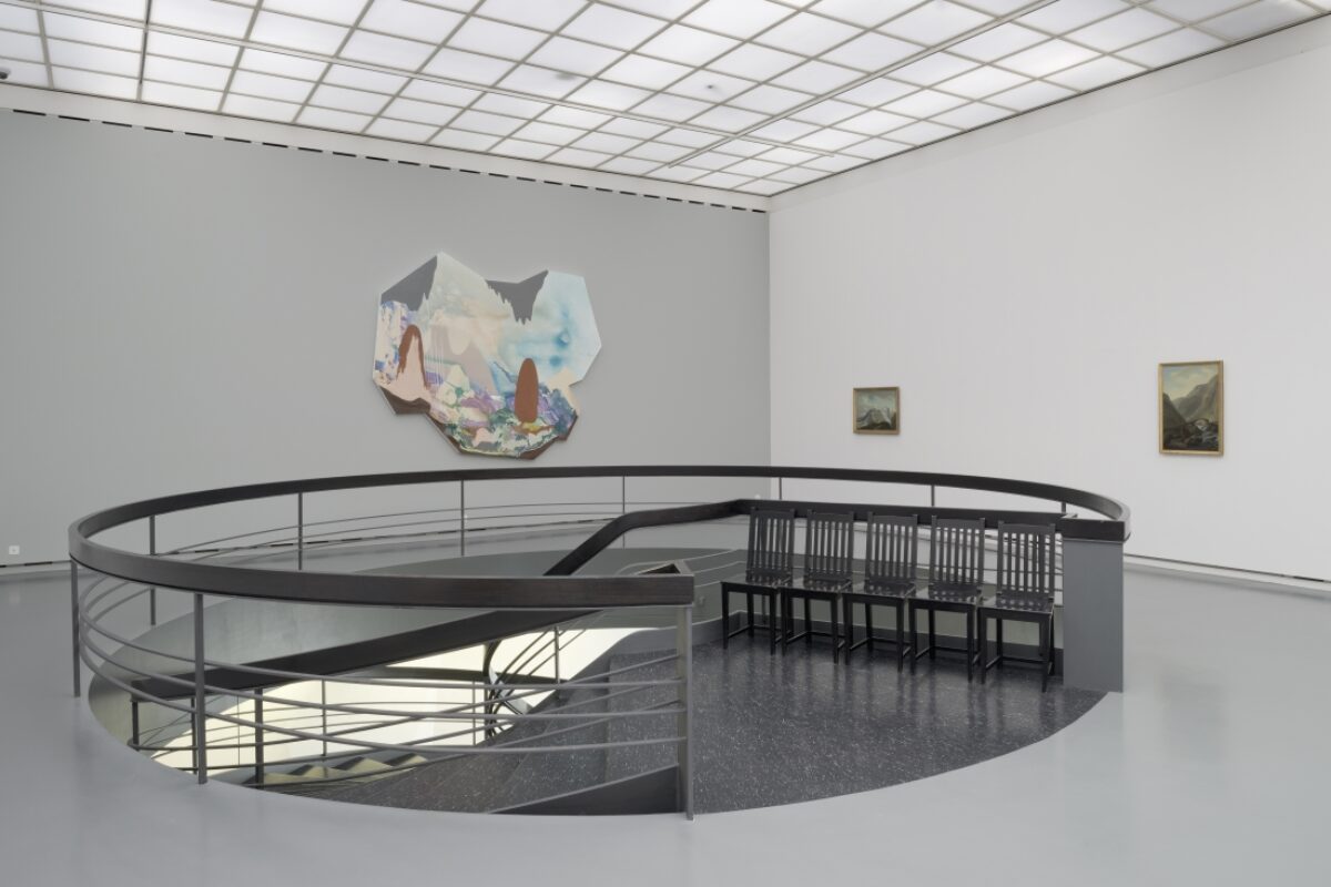 Ausstellungsansicht mit verschiedenen Kunstwerken im Aargauer Kunsthaus