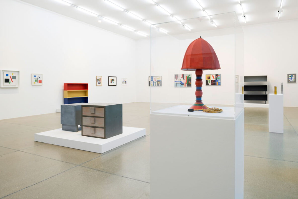 Ausstellungsansicht mit verschiedenen Kunstwerken im Aargauer Kunsthaus