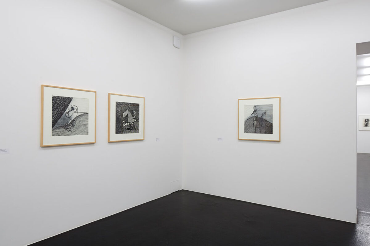 Ausstellungsansicht mit verschiedenen Kunstwerken im Aargauer Kunsthaus