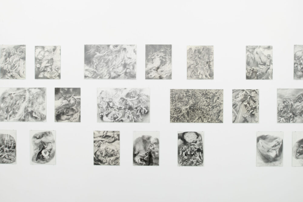 Ausstellungsansicht mit verschiedenen Kunstwerken im Aargauer Kunsthaus